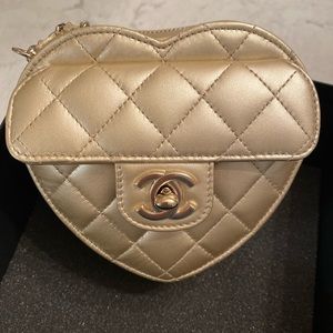 BNWT Chanel 22S Gold Mini Heart Clutch Bag with Chain